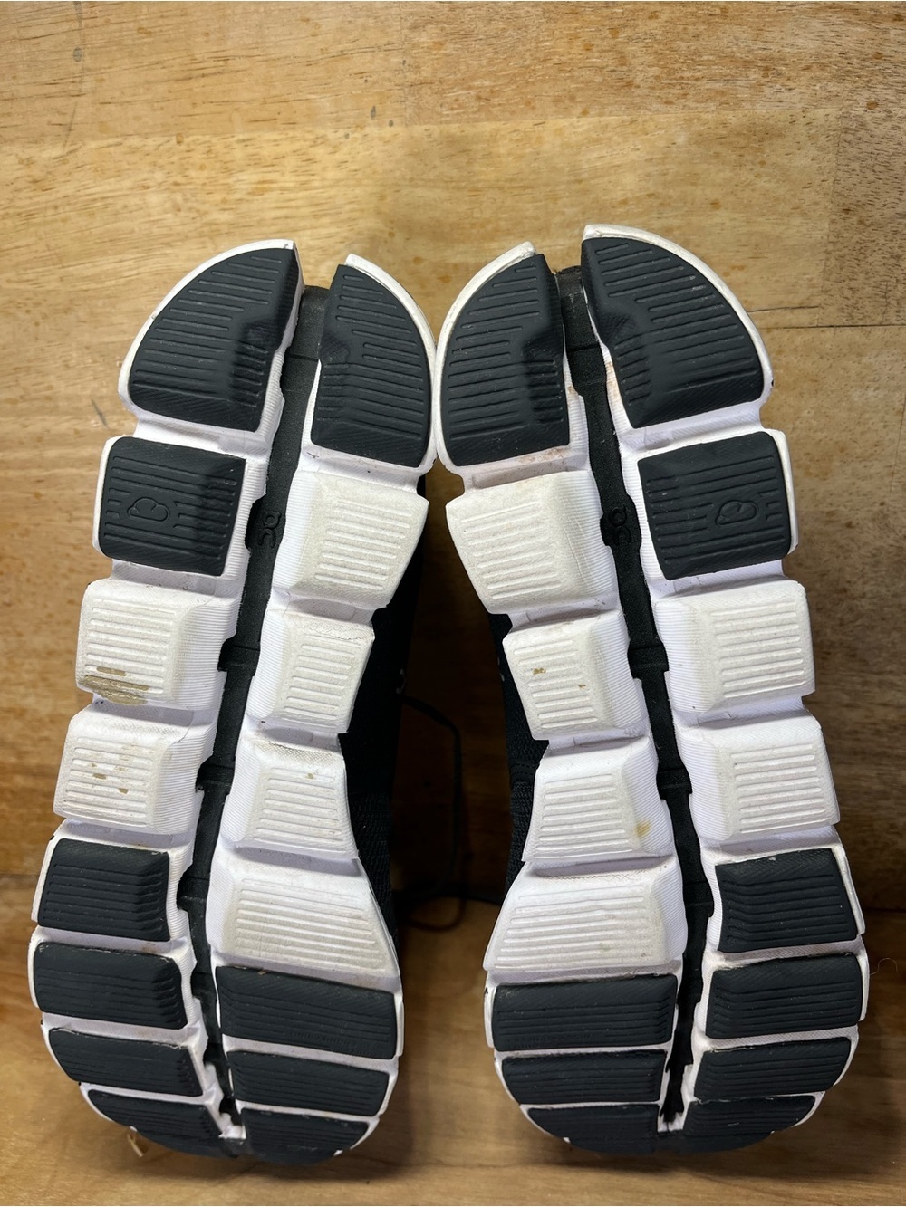 On Cloud 5 LIGHTWEIGHT REFLECTIVE Womens Size 10.5 Running Shoes Sneakers Black - Picture 8 of 12